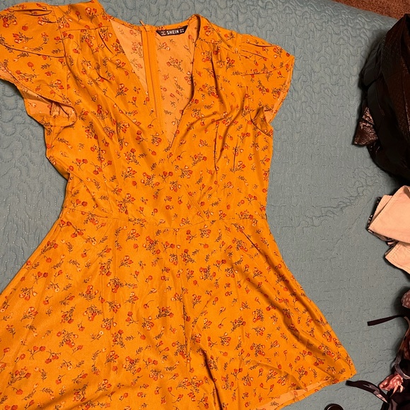 Dresses size M - Picture 2 of 4